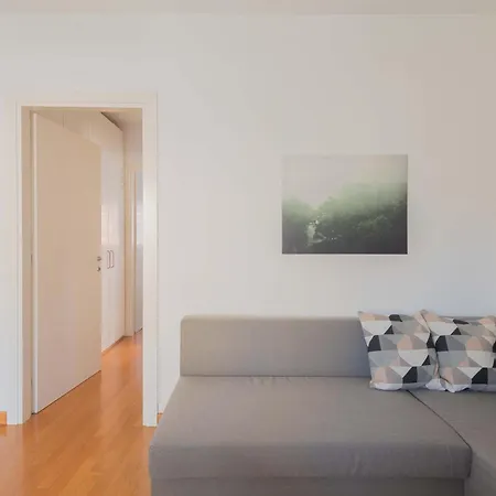 Loverhome Apartment 3-3